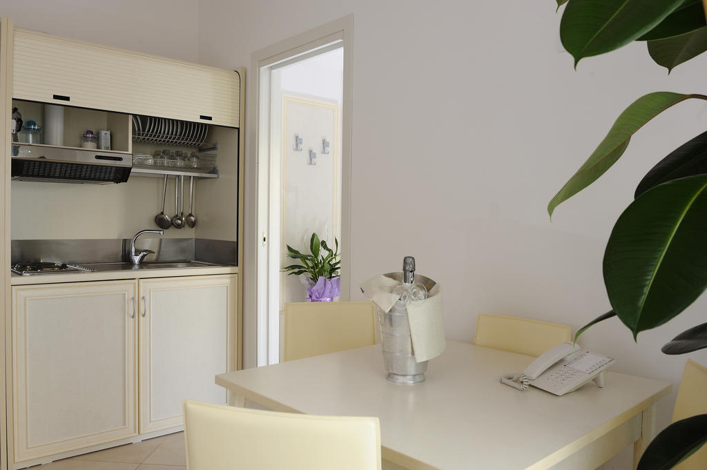 Residence Suite Smeraldo Riccione Habitación foto