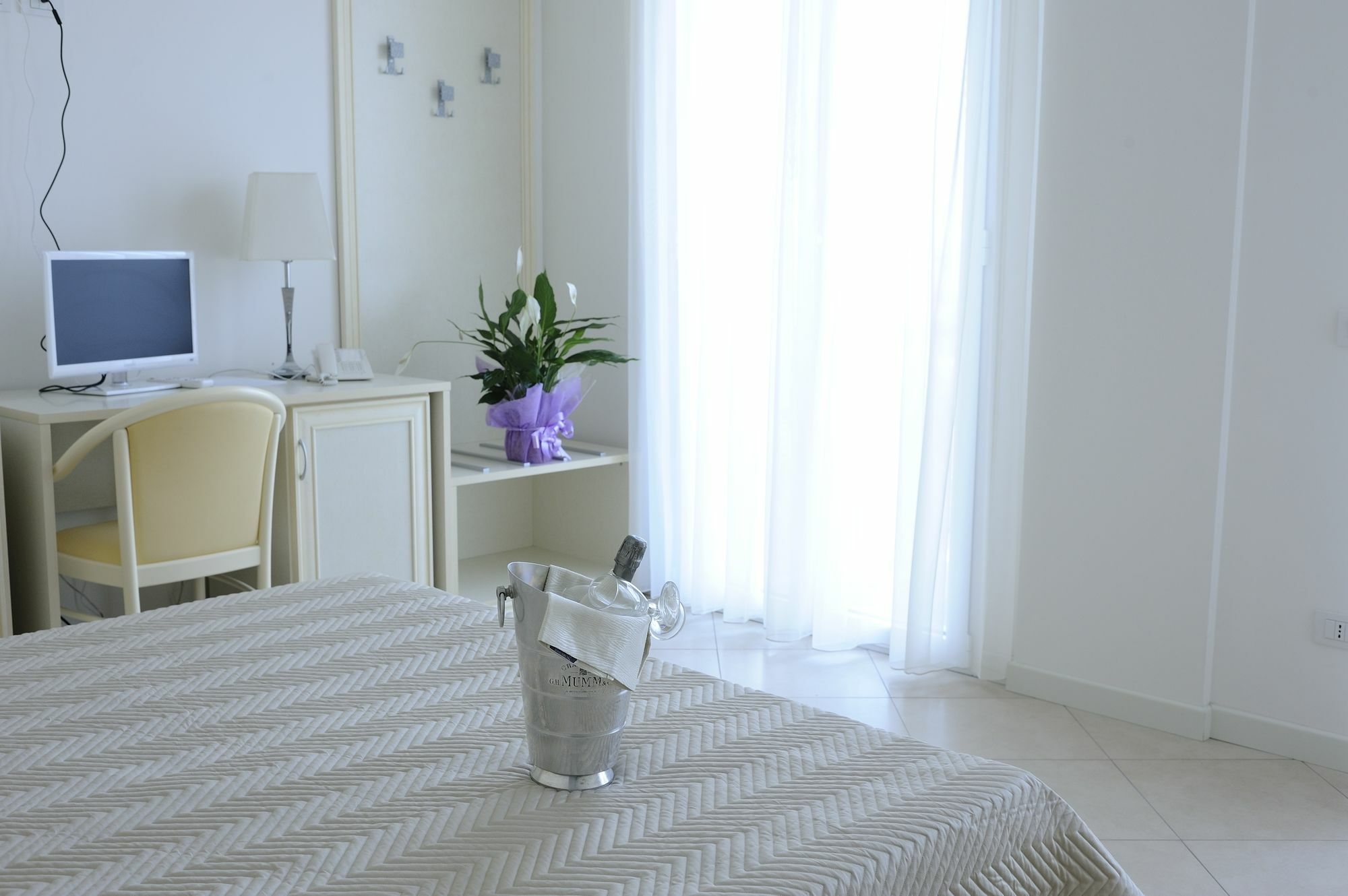 Residence Suite Smeraldo Riccione Exterior foto